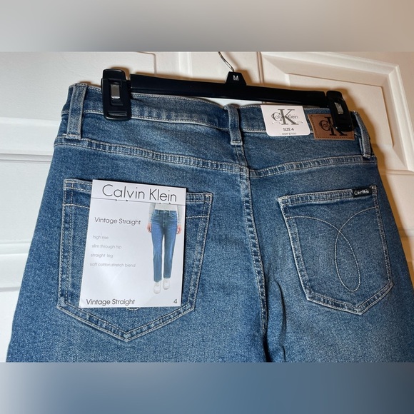 Calvin Klein Woman’s Vintage High Rise Jeans Size 4 NWT Straight Leg Medium Wash - Picture 7 of 10